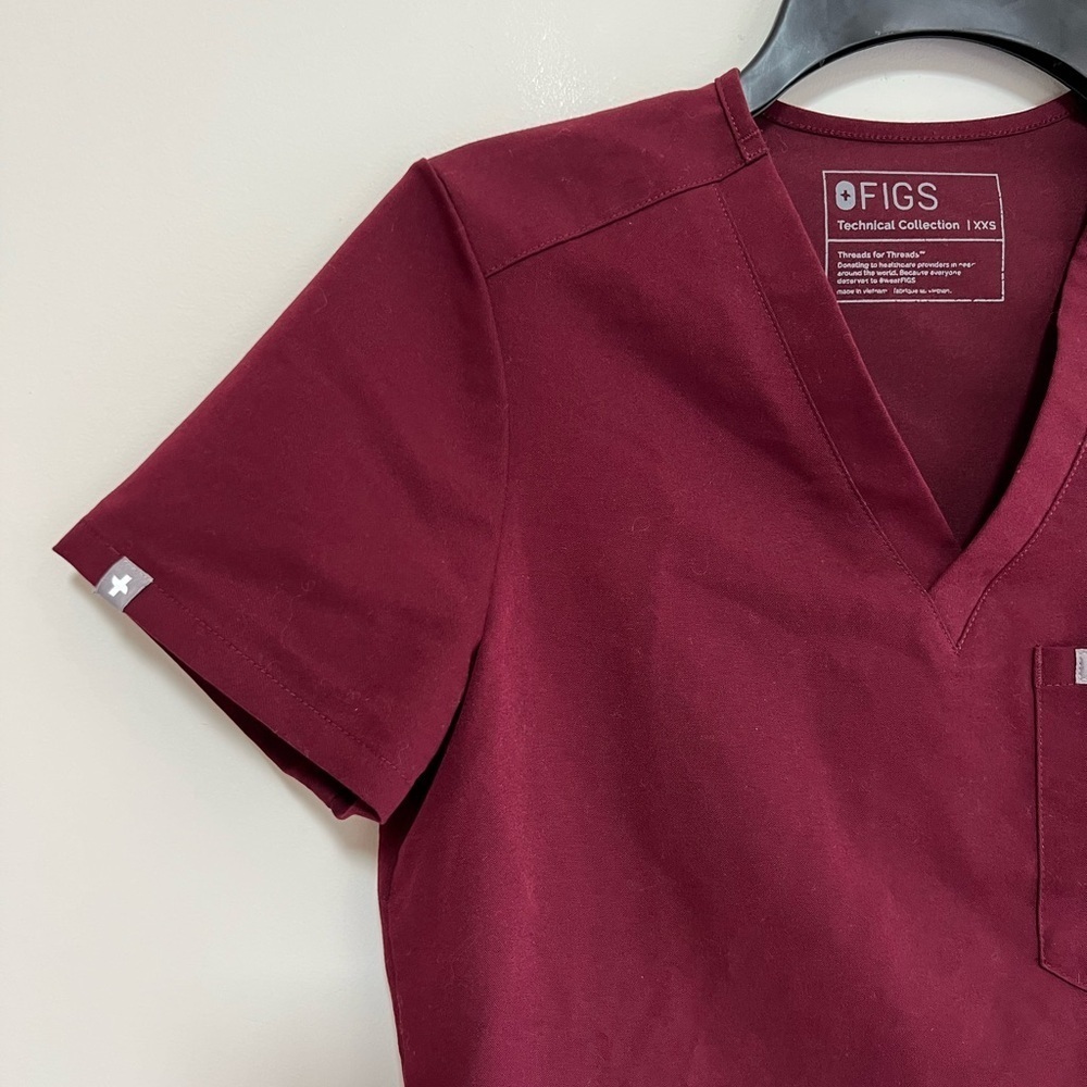 FIGS Women's Catarina One-Pocket Scrub Top in Burgundy, size XXS - Picture 4 of 9
